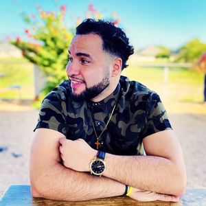 Meet your Posher, Evelio